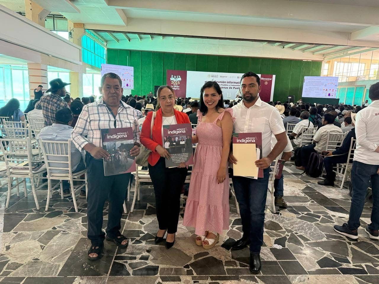 reunión informativa dirigida a representantes de los pueblos originarios.